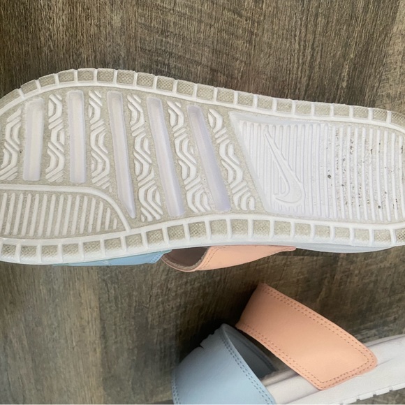 NIKE baby blue/ peach slides - Picture 9 of 10